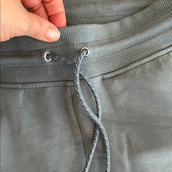 Old Navy Dynamic Fleece Joggers in Charcoal - Picture 4 of 6